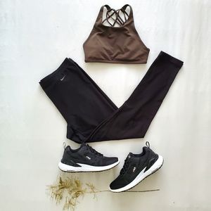 🌞 Lululemon strappy sports bra in olive green 🖤